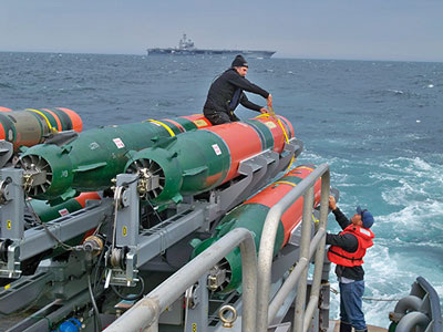 Торпеды Mk48 приготовлены к испытаниям комплекса активной противоторпедной защиты авианосца ВМС США Торпеды Mk48 приготовлены к испытаниям комплекса активной противоторпедной защиты авианосца ВМС США